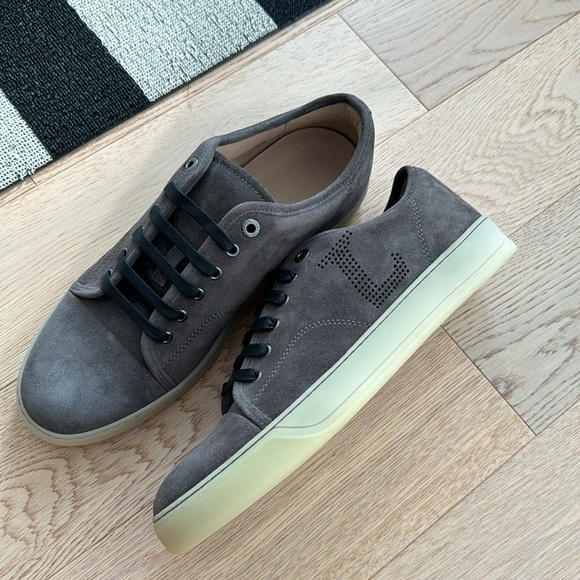 Lanvin taupe suede shoes - Picture 2 of 5